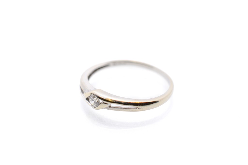 Prsten z bílého zlata s diamantem, vel. 48