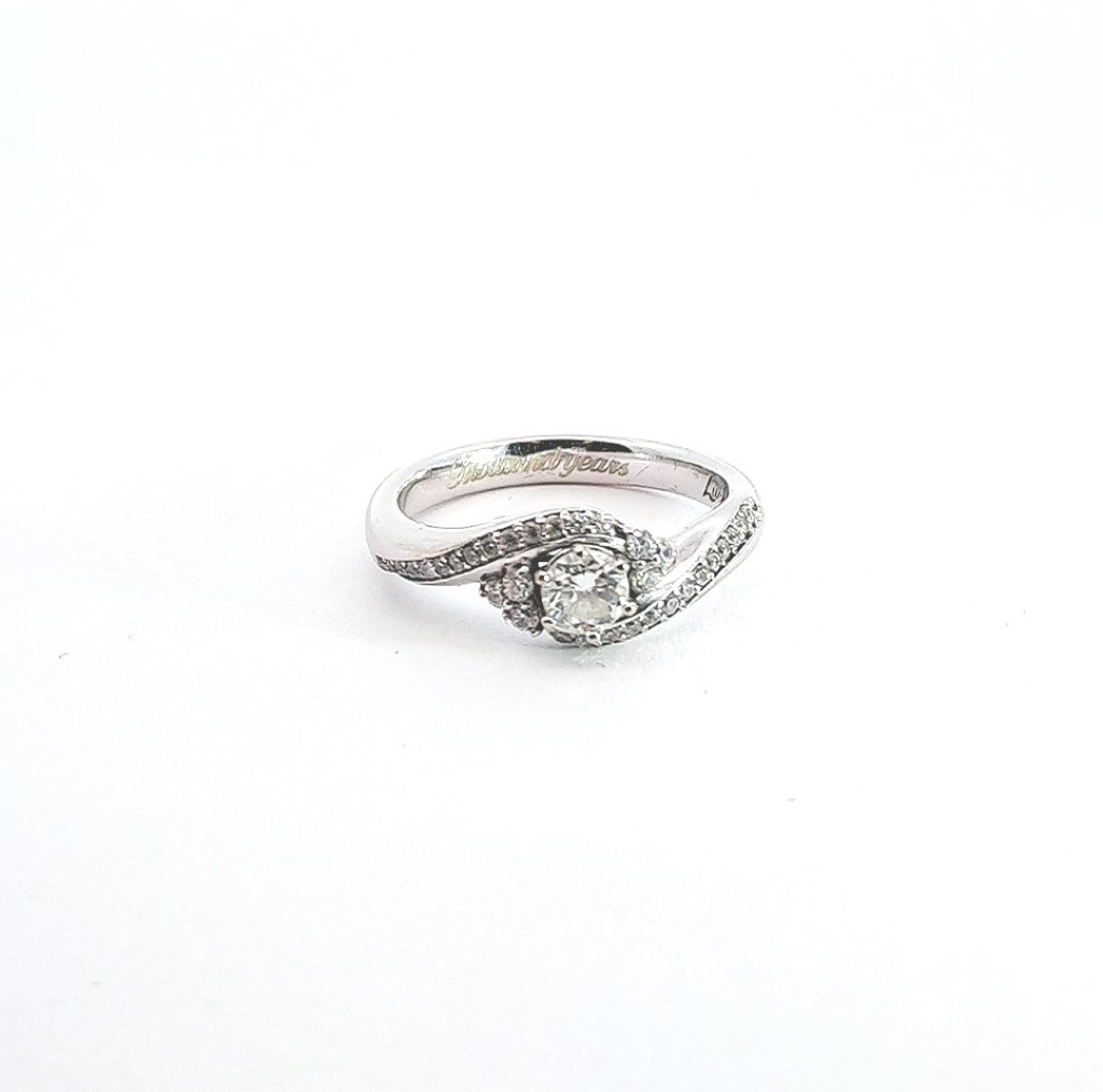 Zlatý prsten s diamantem 0,25 ct, vel. 52