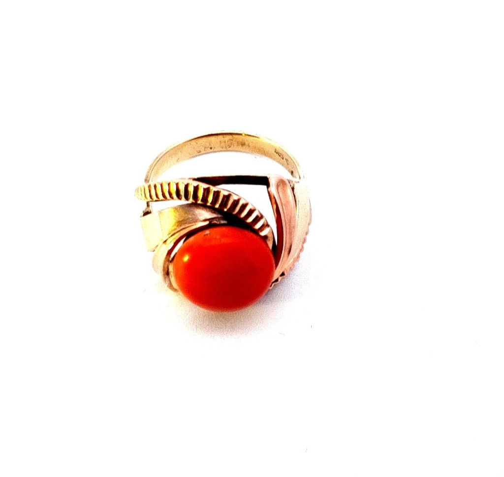 Zlatý prsten s korálem, vel. 51