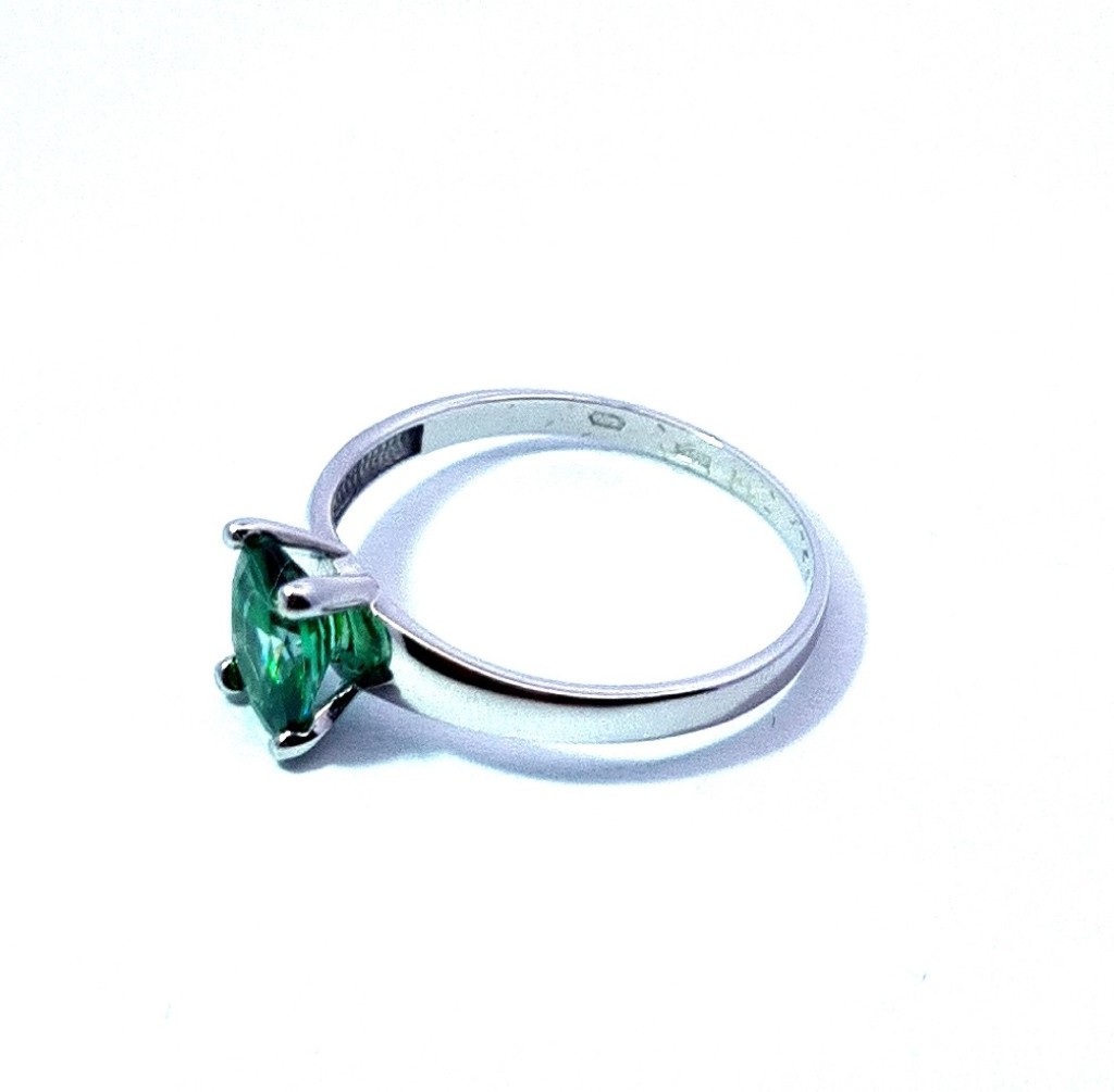 Zlatý prsten se zeleným kamenem, vel. 56