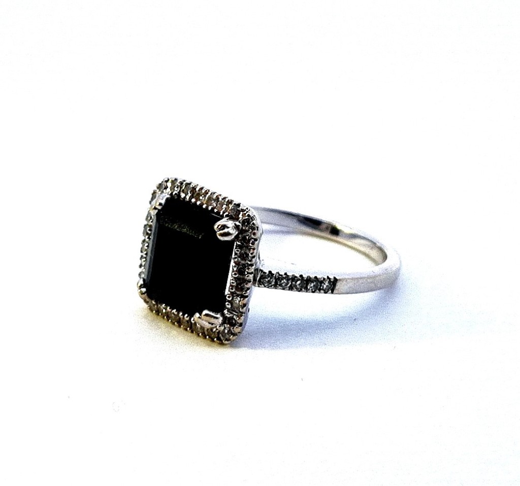 Zlatý prsten se safírem a diamanty, vel. 54