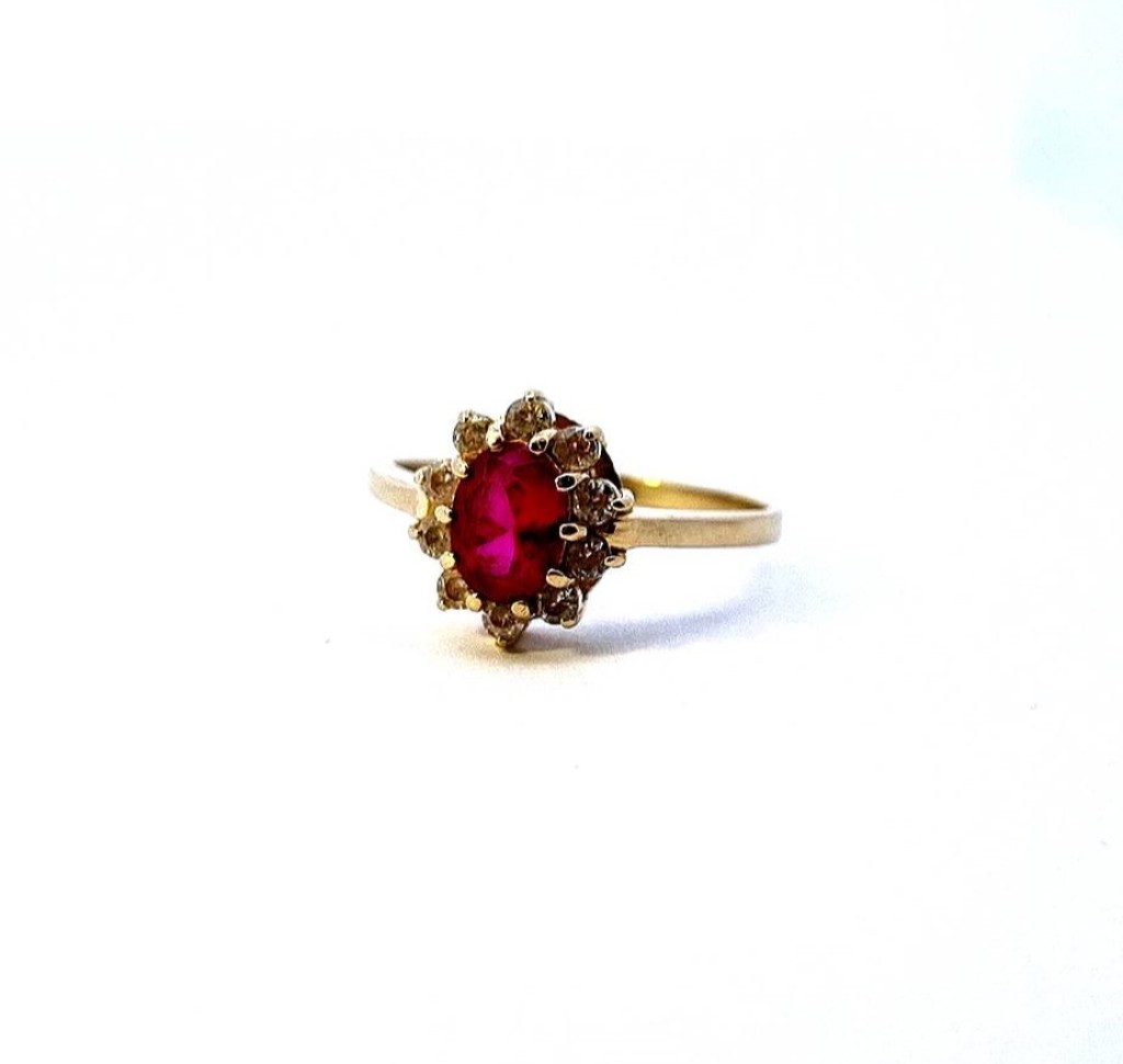 Zlatý prsten s rubínem a zirkony, vel. 58