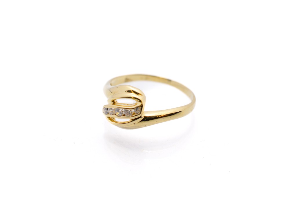 Zlatý prsten se zirkony, vel. 56