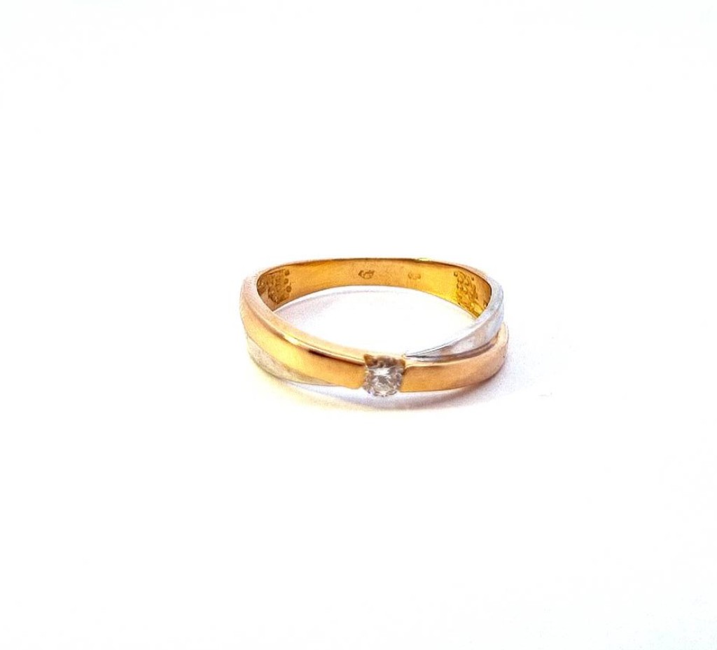 Zlatý prsten s diamantem, vel. 53