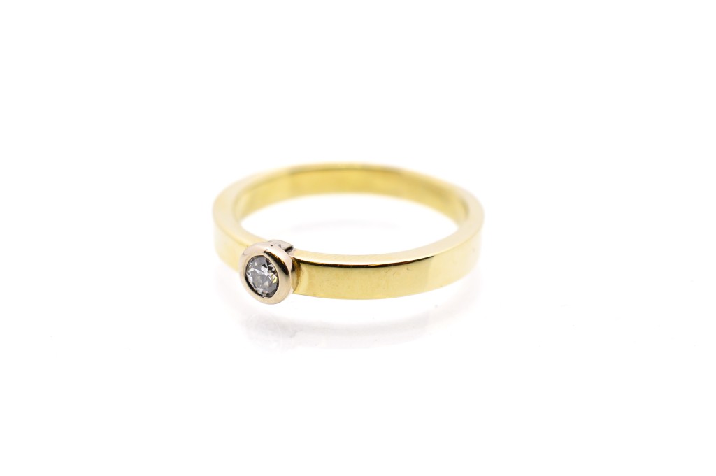 Zlatý prsten s diamantem, vel. 54