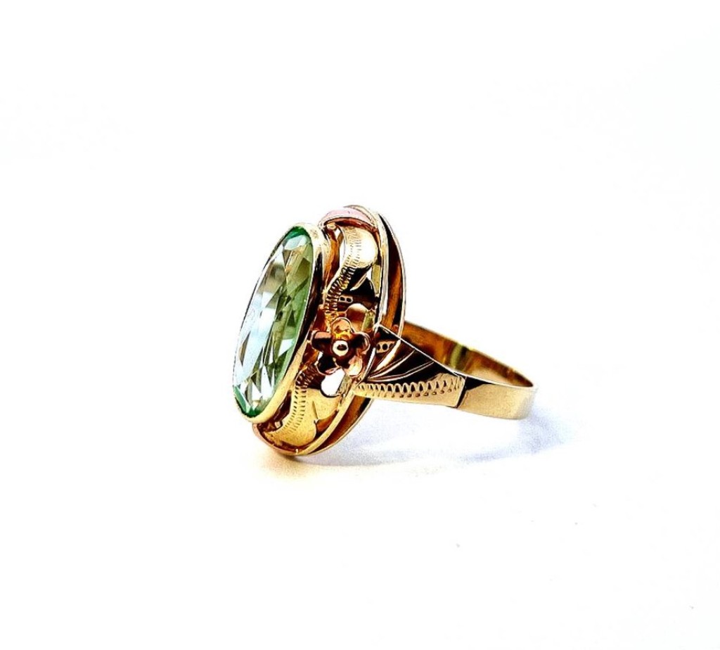 Zlatý prsten se zeleným kamenem, vel. 60