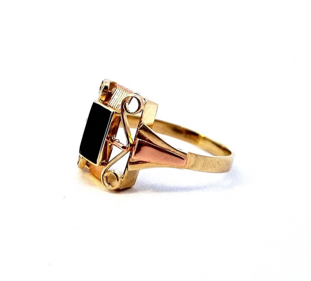 Zlatý prsten s onyxem, vel. 59
