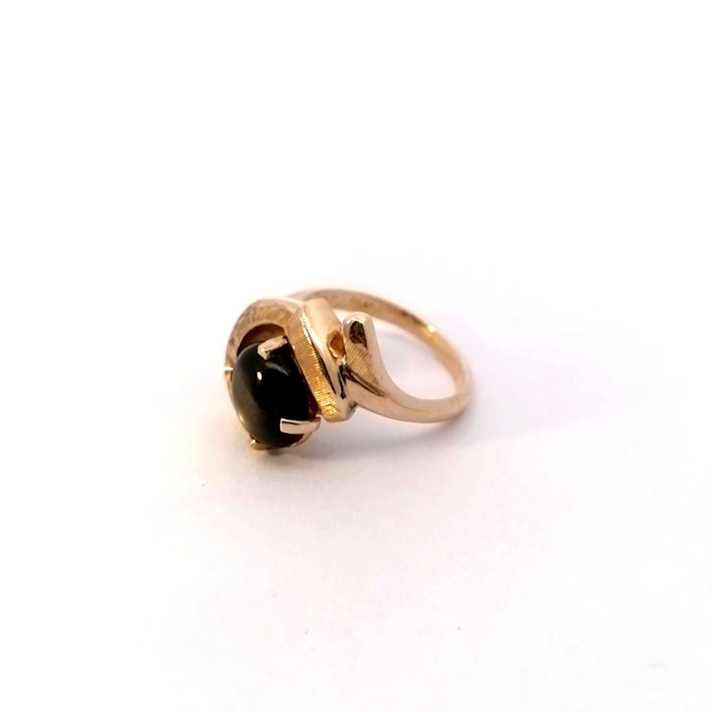 Zlatý prsten s šedým kamenem, vel. 54