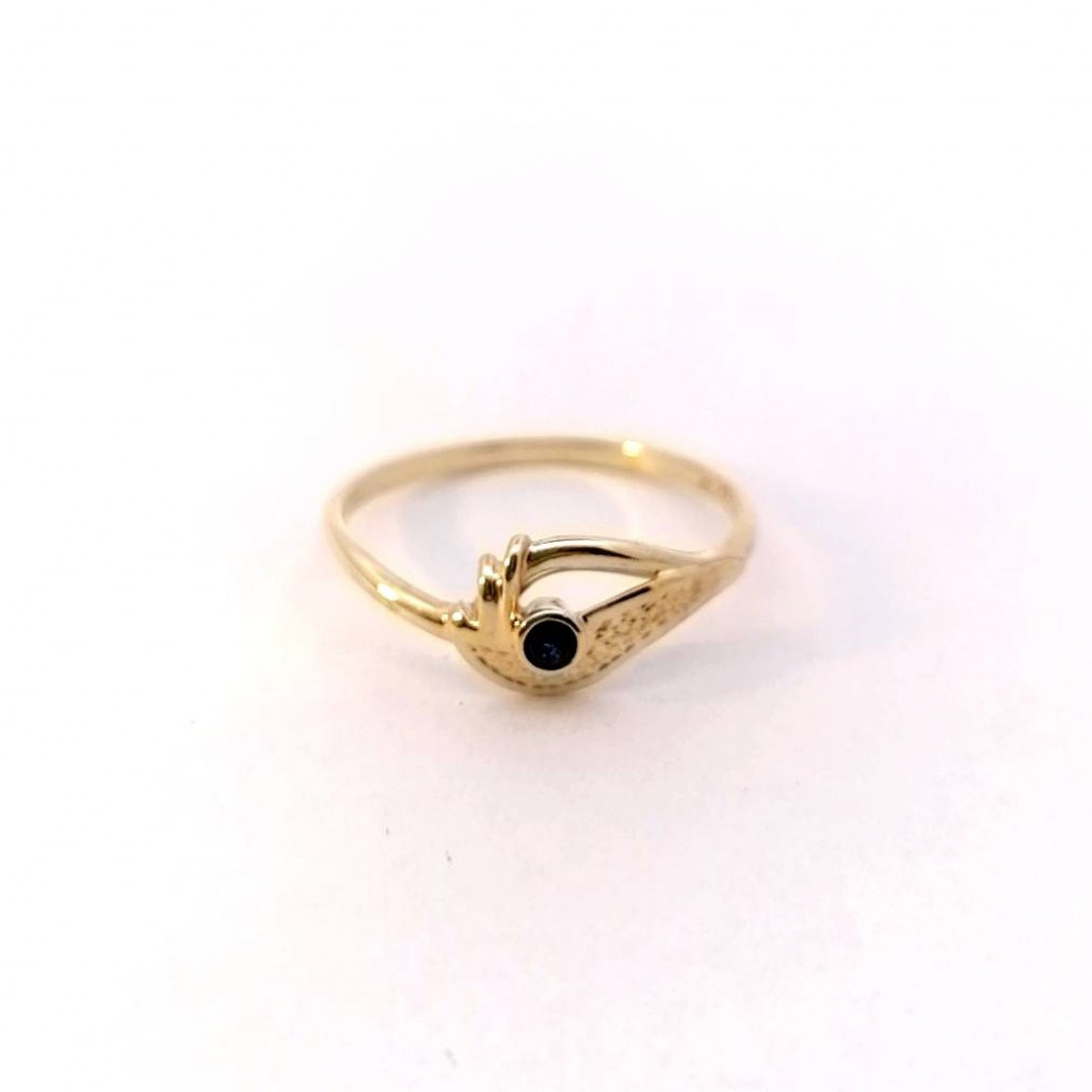 Zlatý prsten se safírem, vel. 62