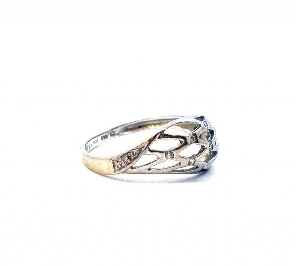 Zlatý prsten s diamanty, vel. 56