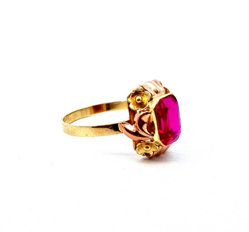 Zlatý prsten s rubínem, vel. 66
