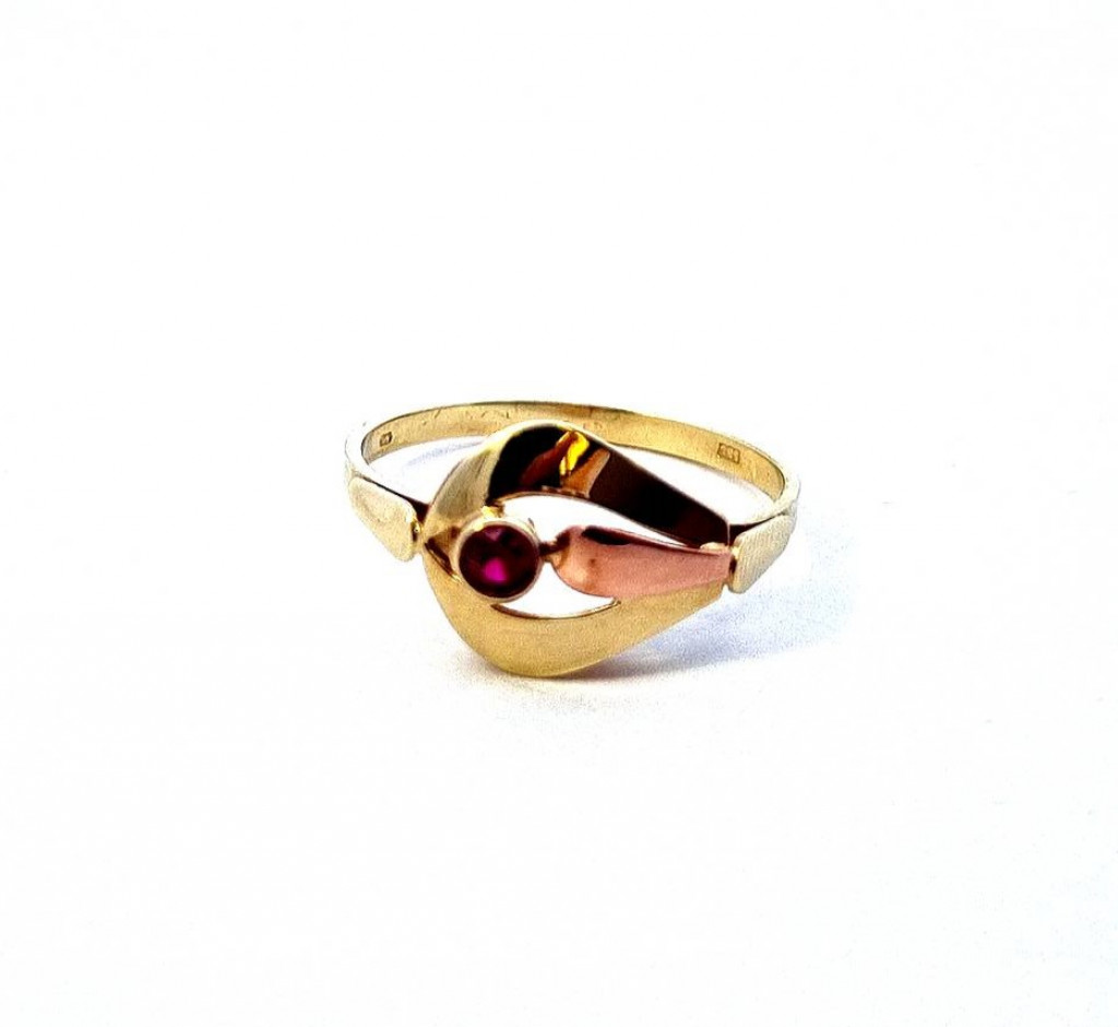 Zlatý prsten s rubínem, vel. 58,5