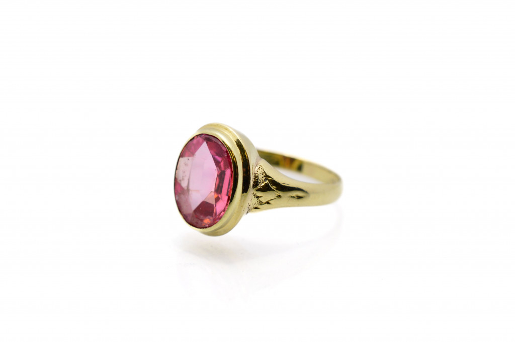 Zlatý prsten s růžovým kamenem, vel. 55