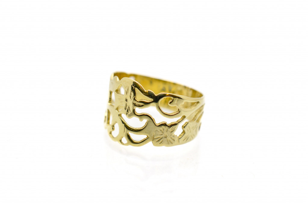 Zlatý prsten s florálním motivem, vel. 50