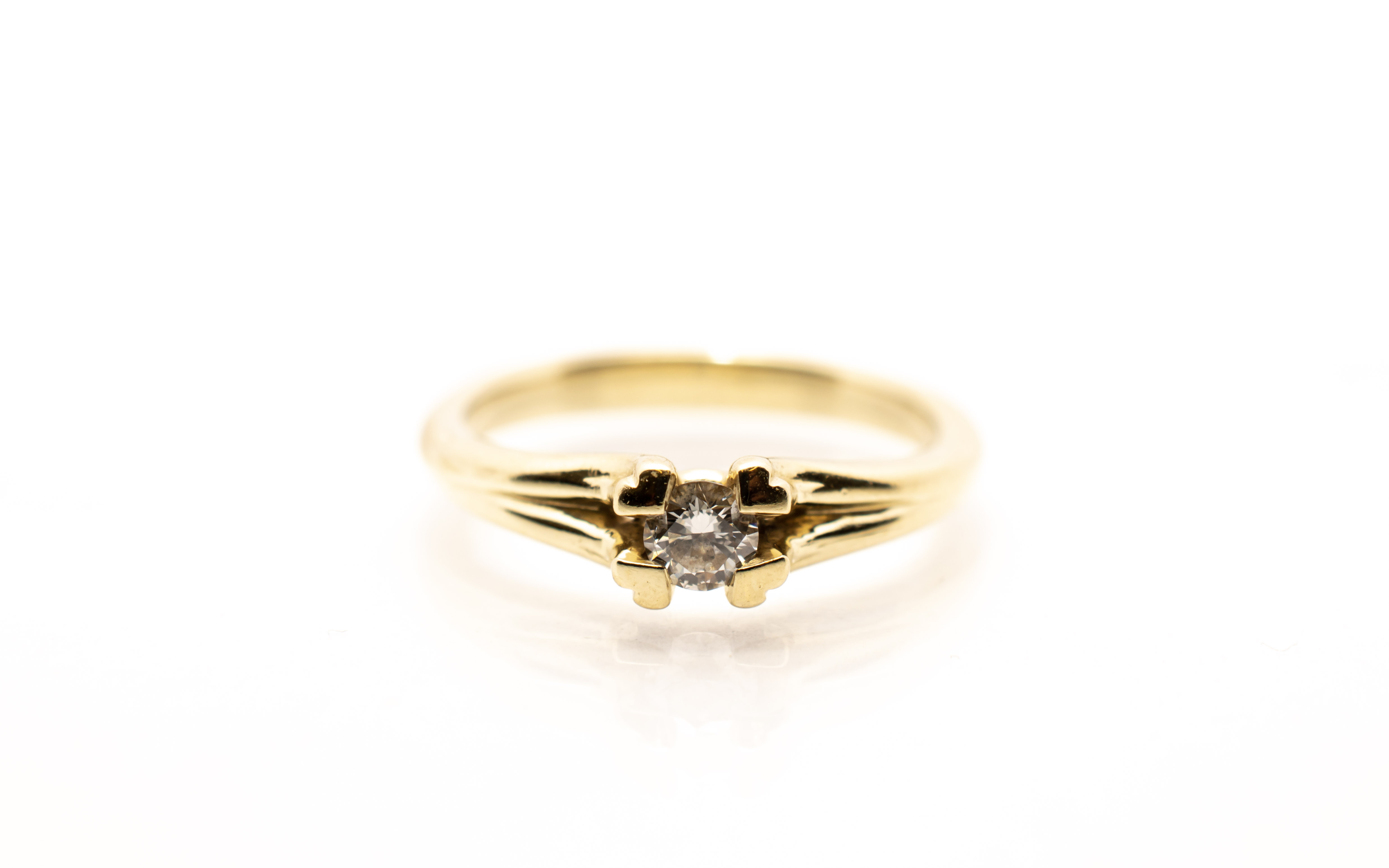 Zlatý prsten s briliantem, vel. 49