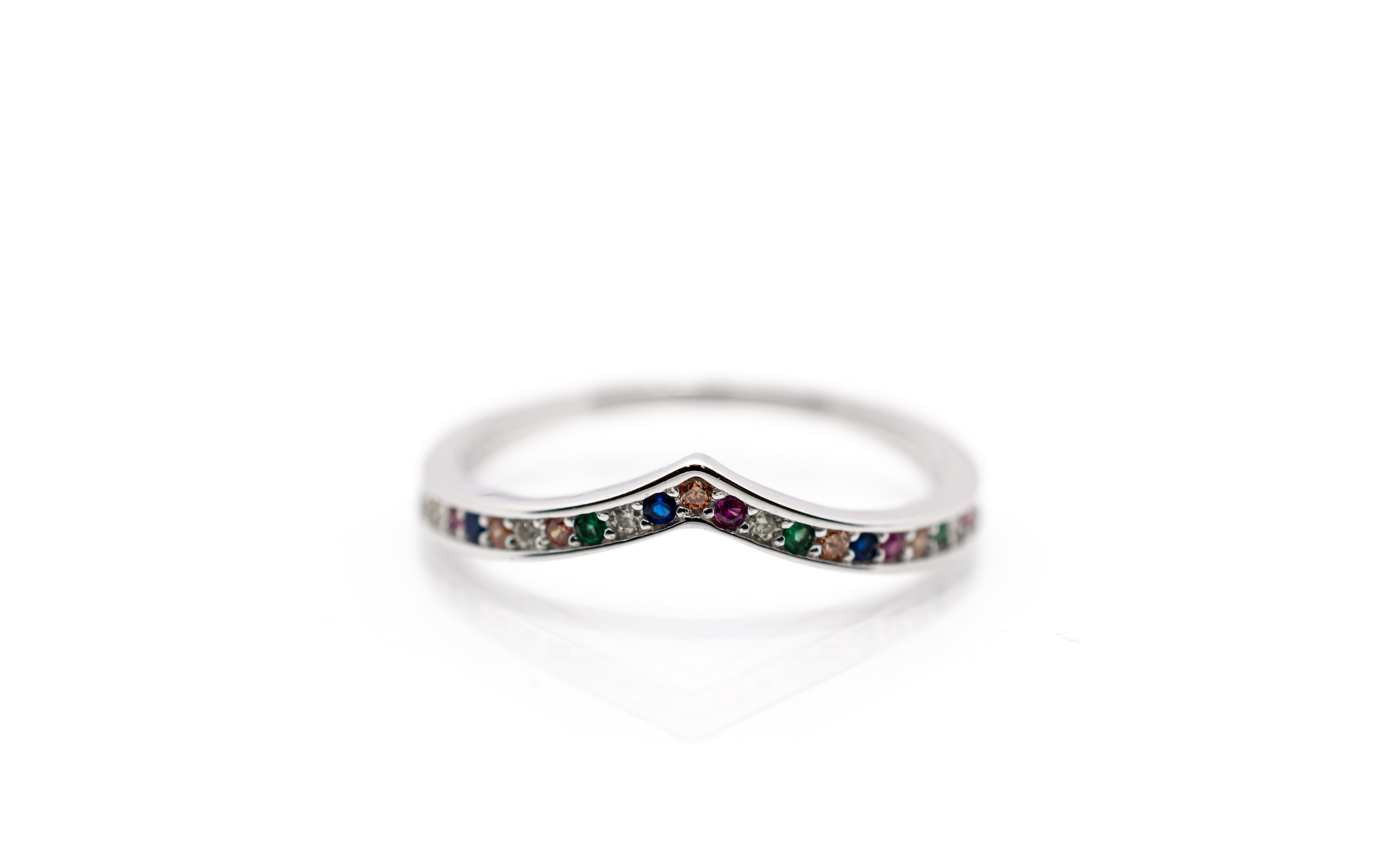 Stříbrný prsten s barevnými kamínky, vel. 53, 56