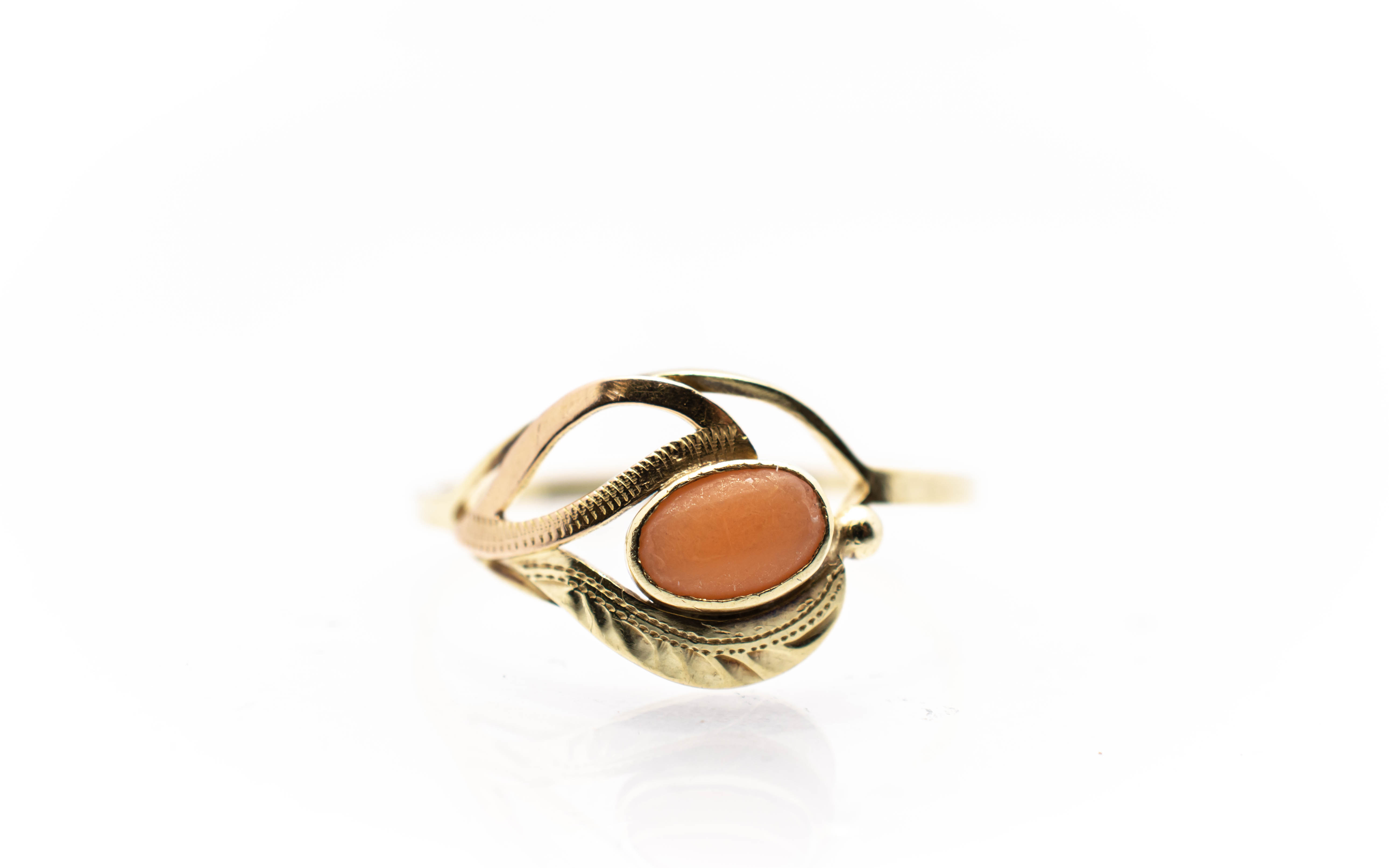 Zlatý prsten s korálem, vel. 54,5
