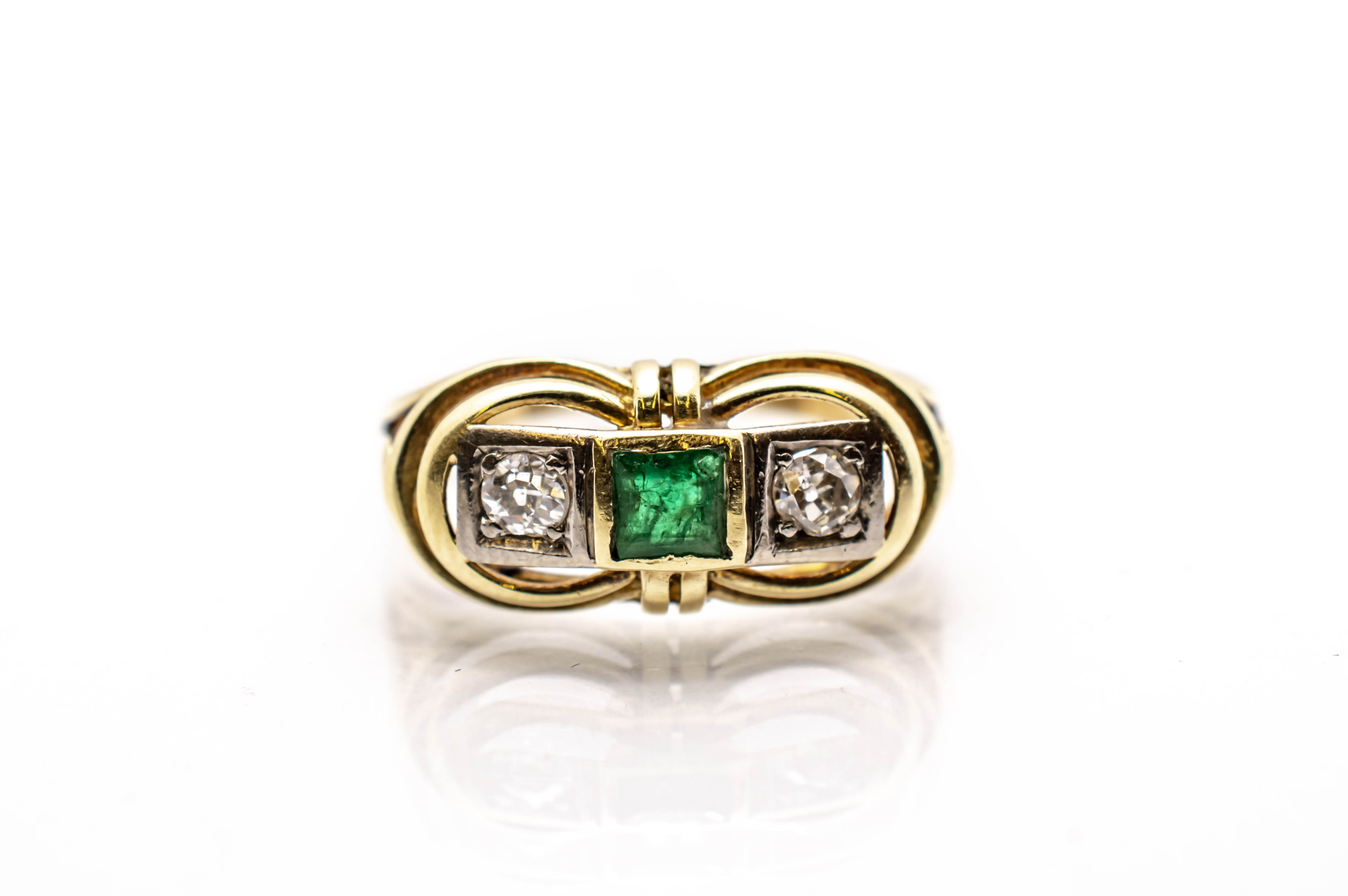 Zlatý prsten se smaragdem a brilianty, vel. 54