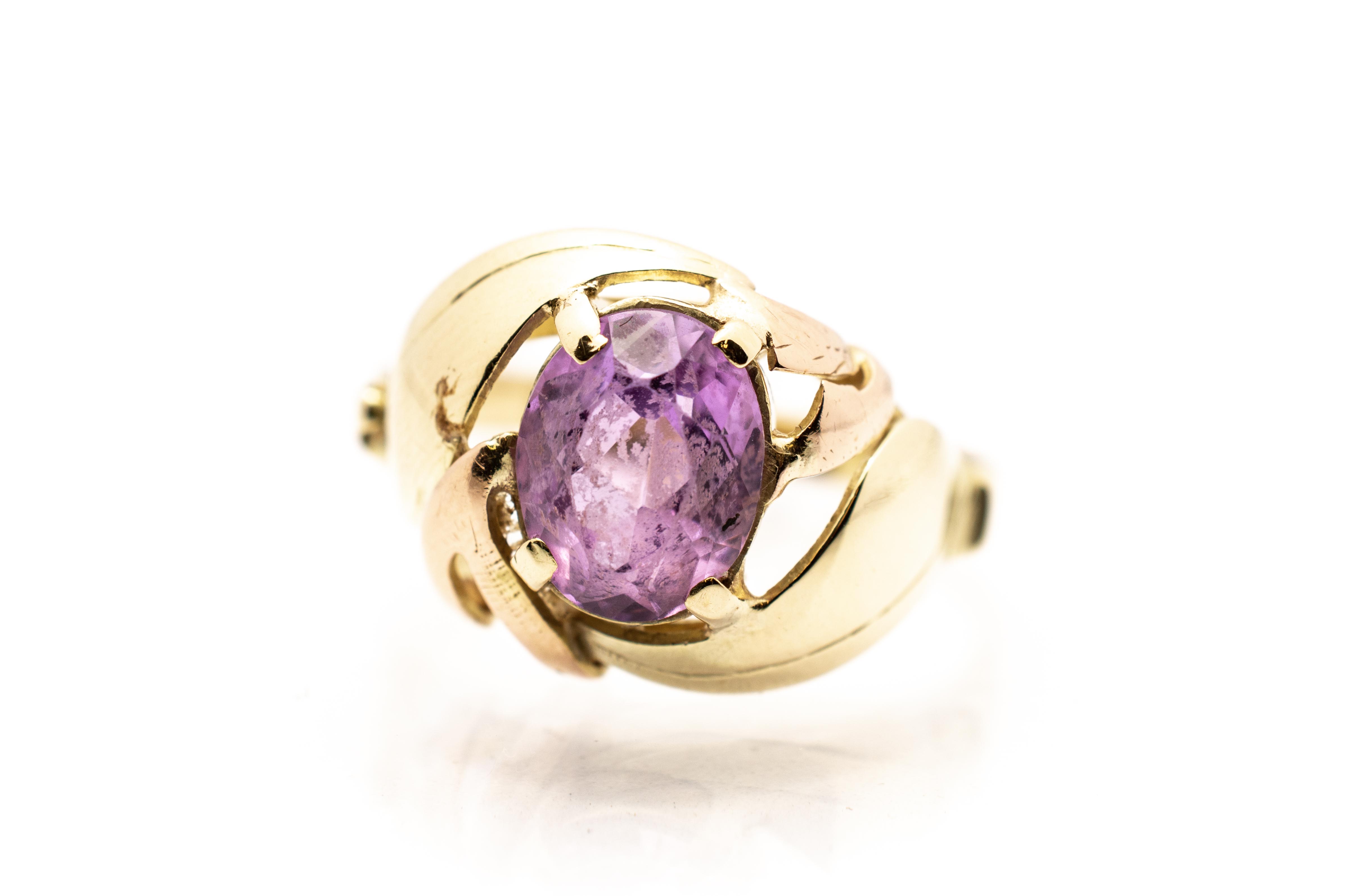 Zlatý prsten s růžovým kamenem, vel. 61