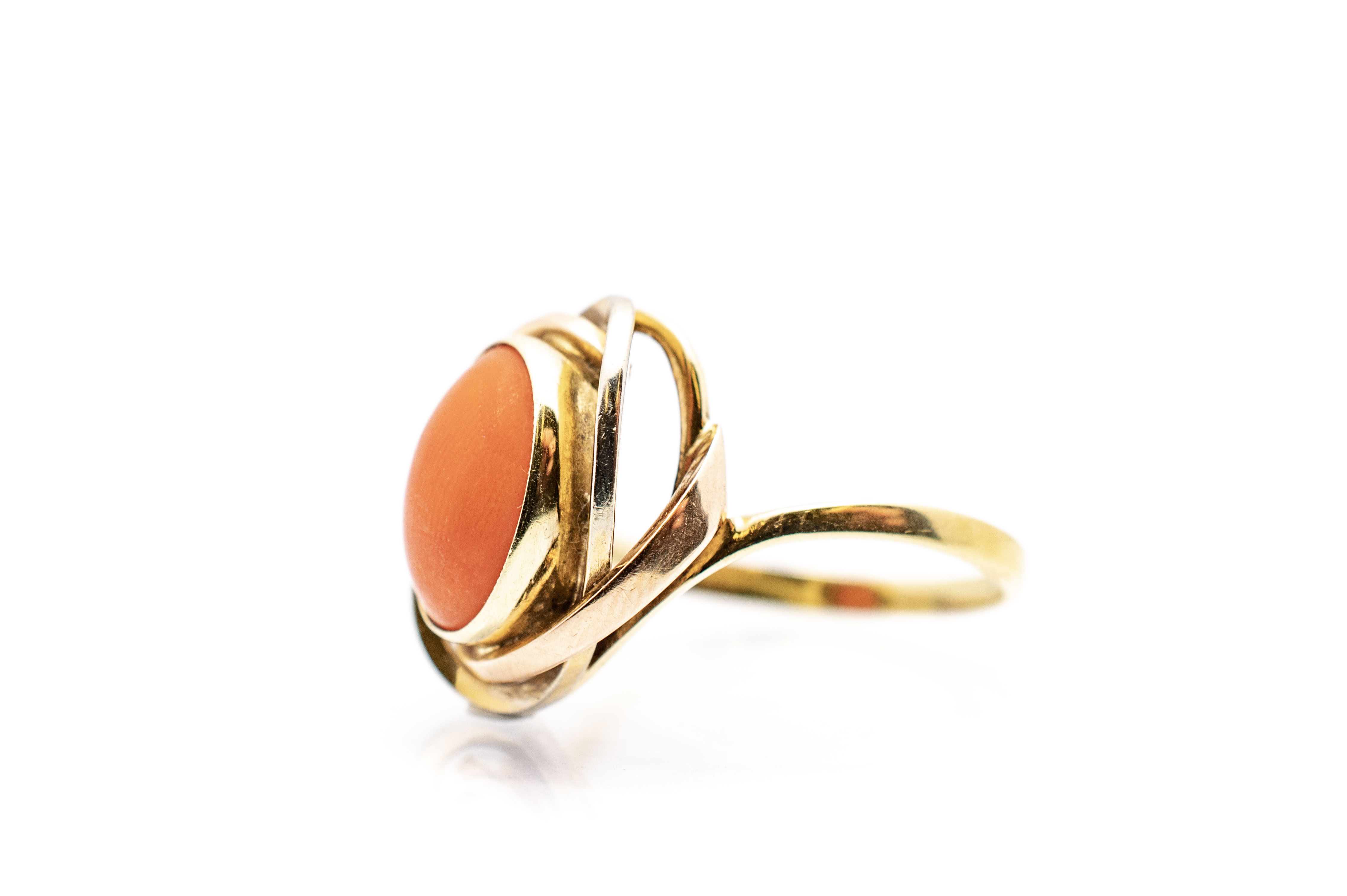 Zlatý prsten s korálem, vel. 59