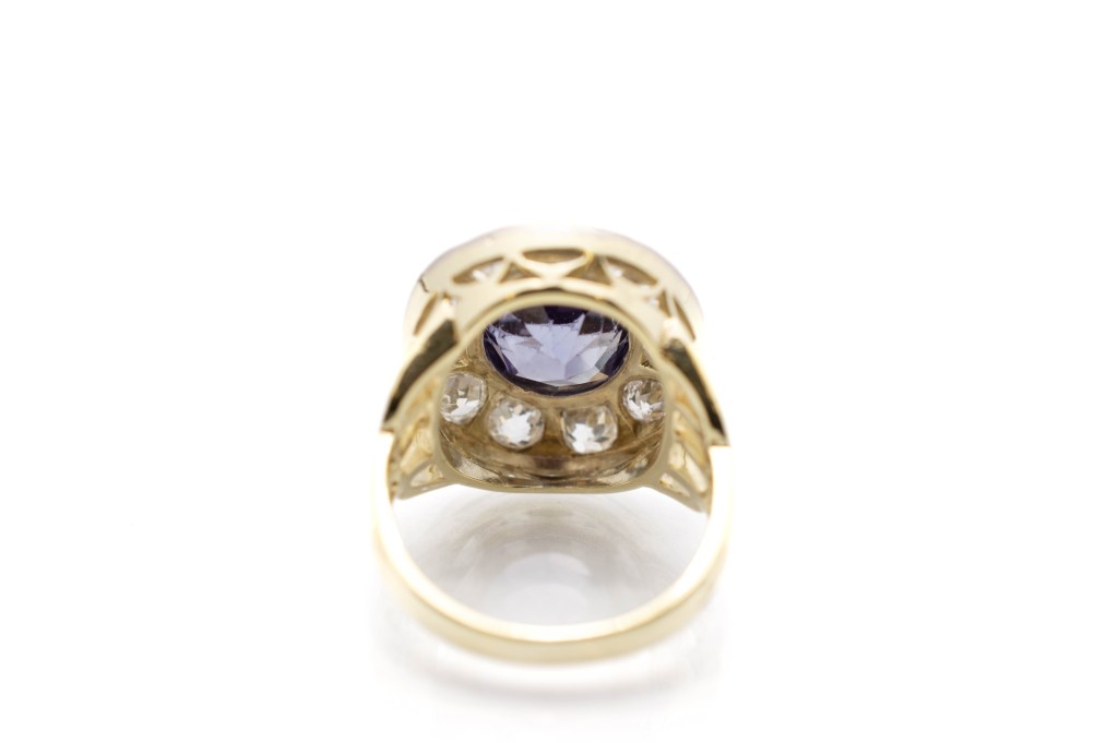 Zlatý prsten s diamanty a safírem, vel. 50