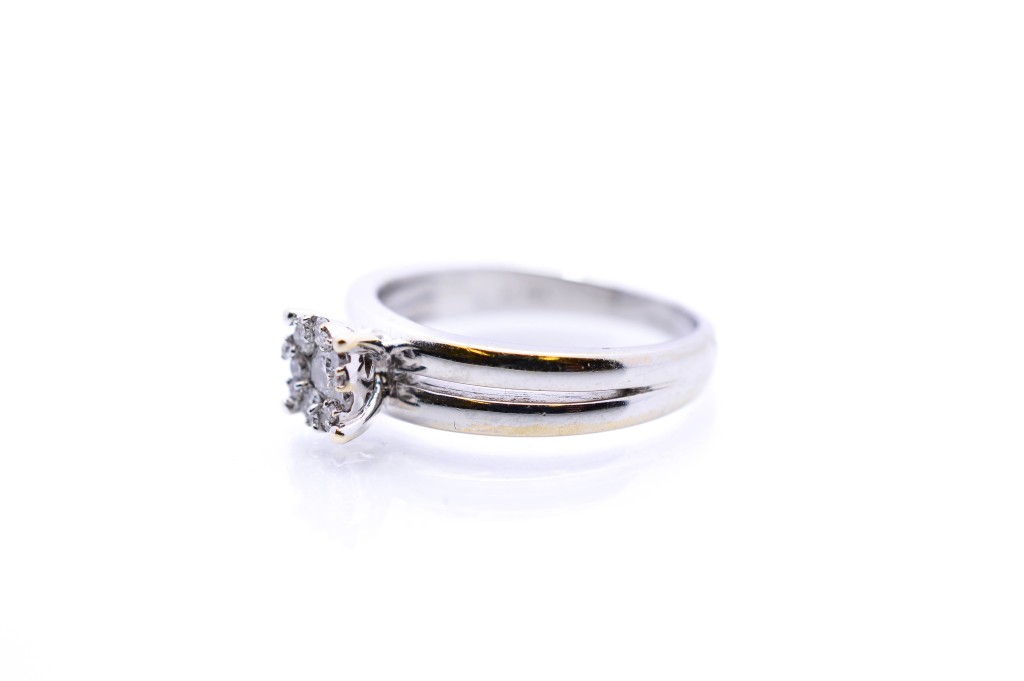 Prsten z bílého zlata s diamanty, vel. 49