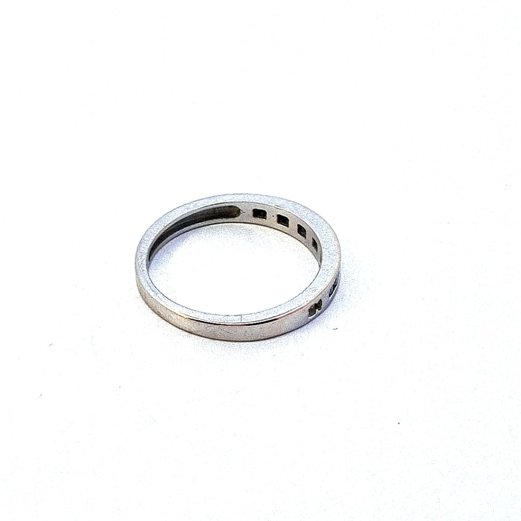 Prsten z bílého zlata s diamanty, vel. 52