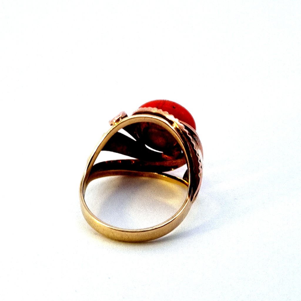 Zlatý prsten s korálem, vel. 51