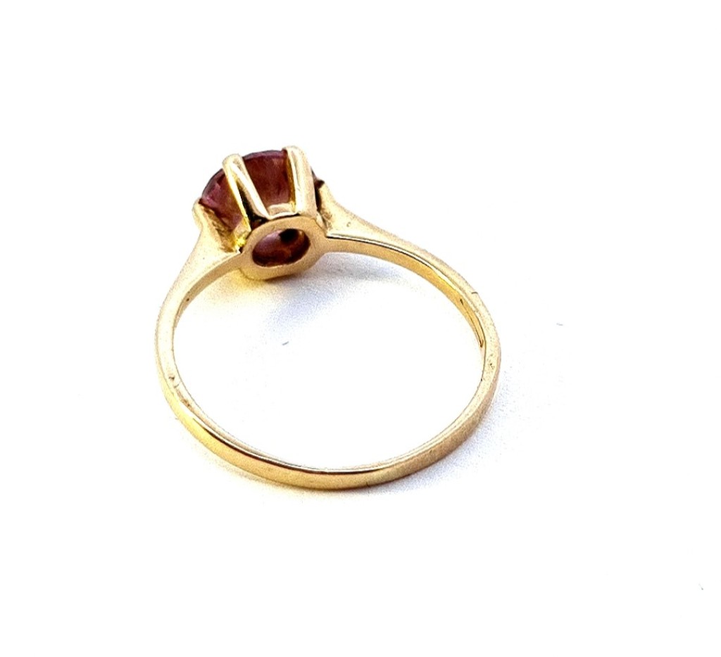 Zlatý prsten s růžovým kamenem, vel. 49,5