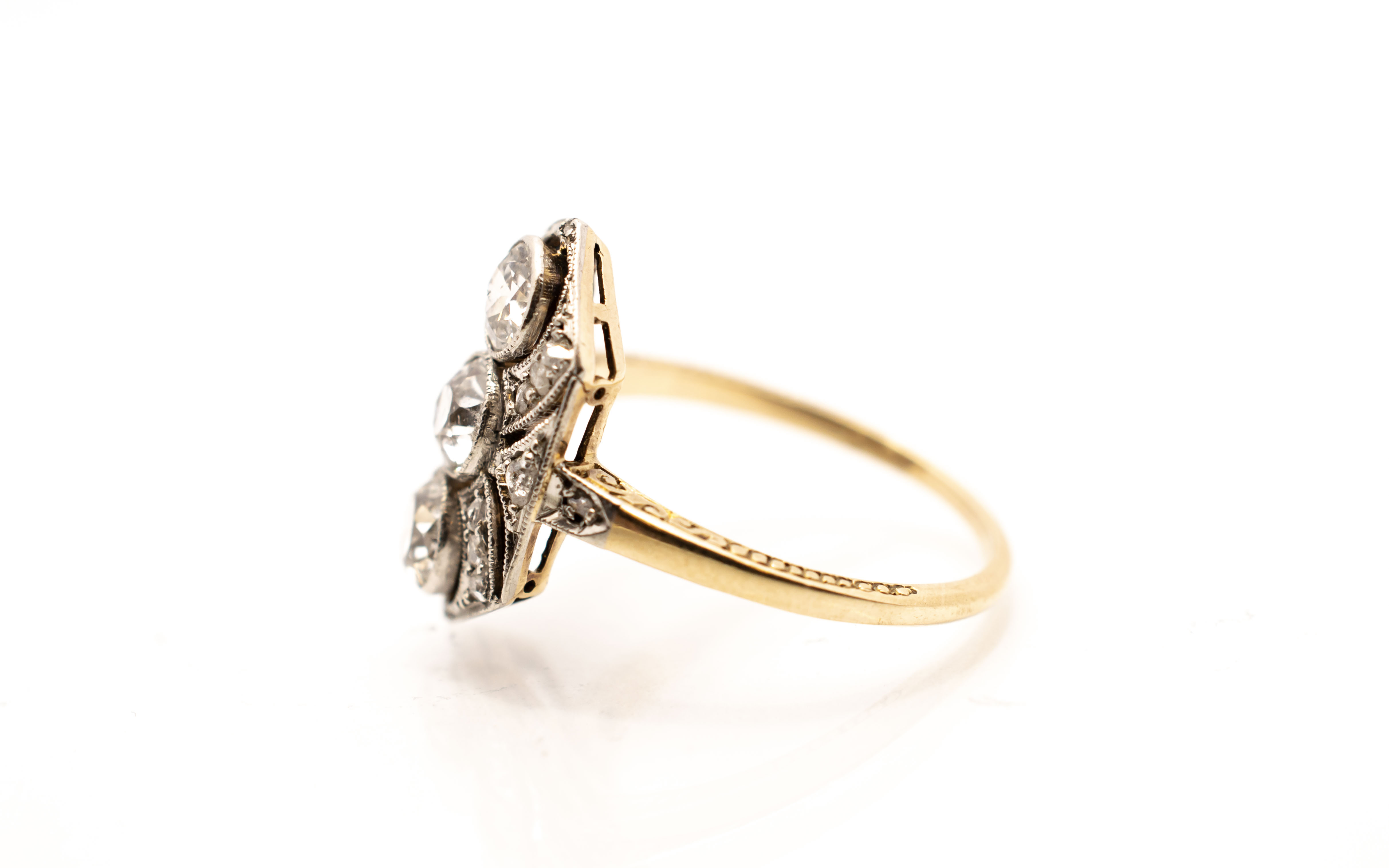 Zlatý prsten s diamanty Art deco, vel. 53