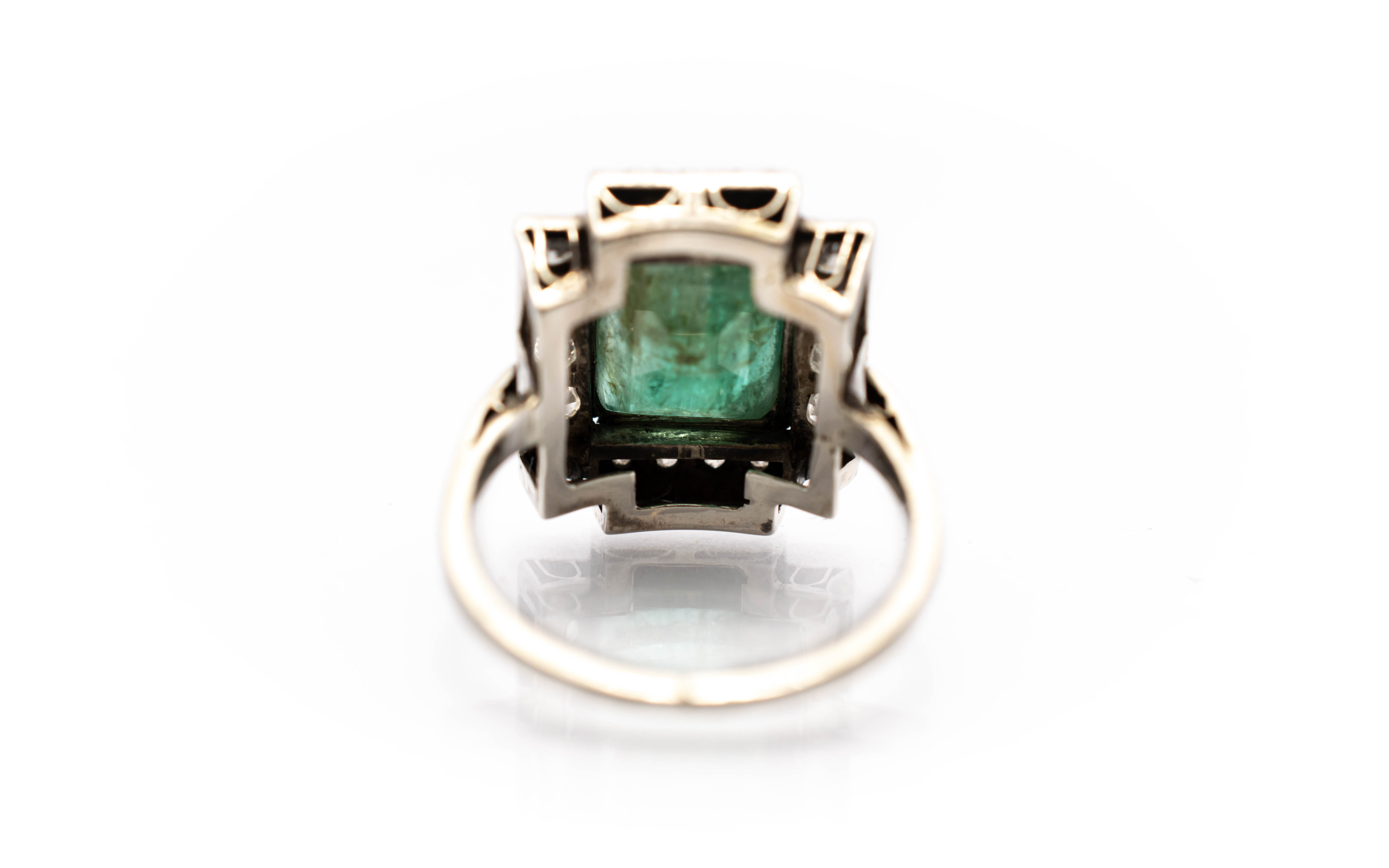Art deco prsten z bílého zlata se smaragdem a diamanty, vel. 54,5