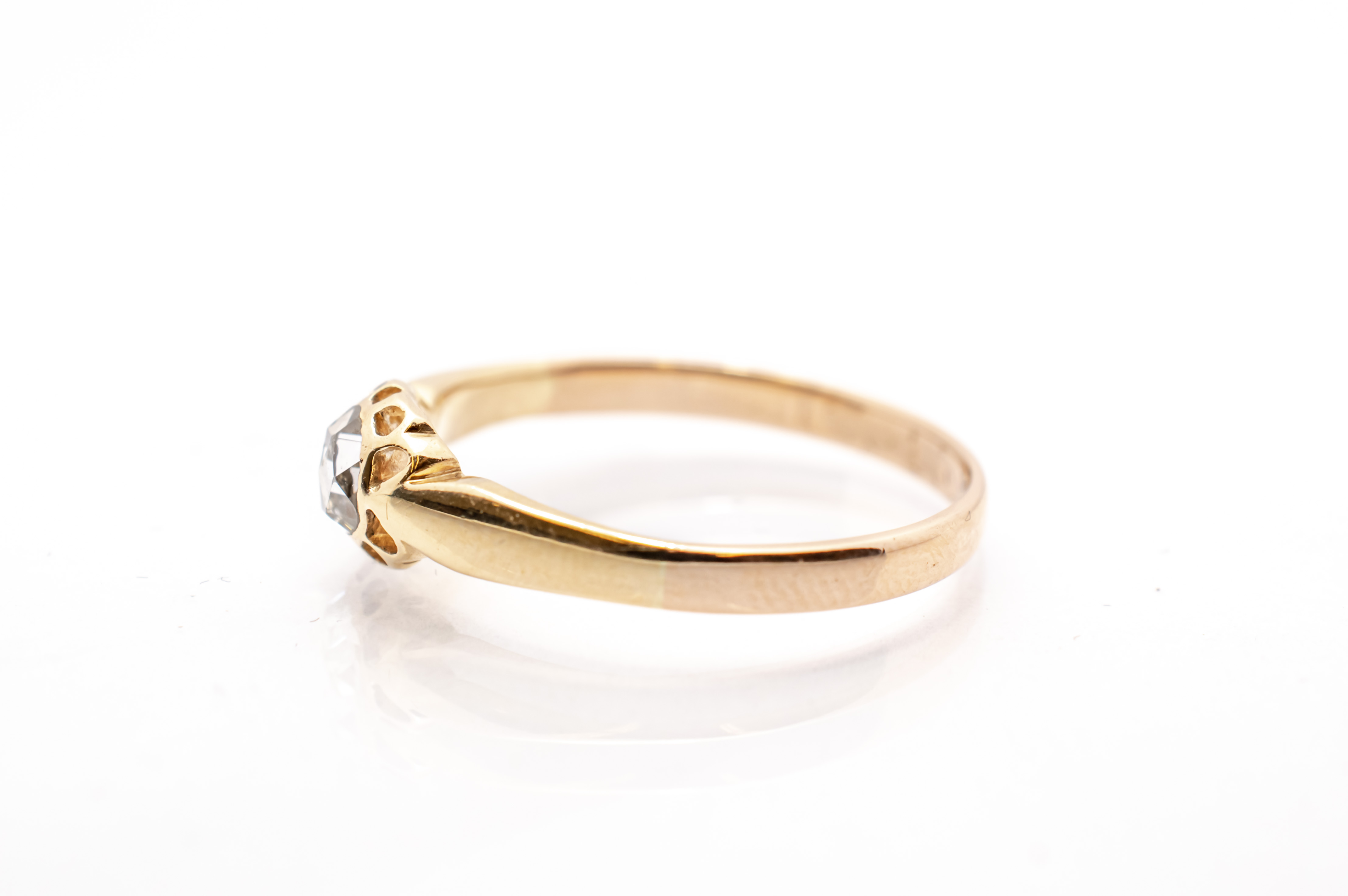 Zlatý prsten s diamantem, vel. 58