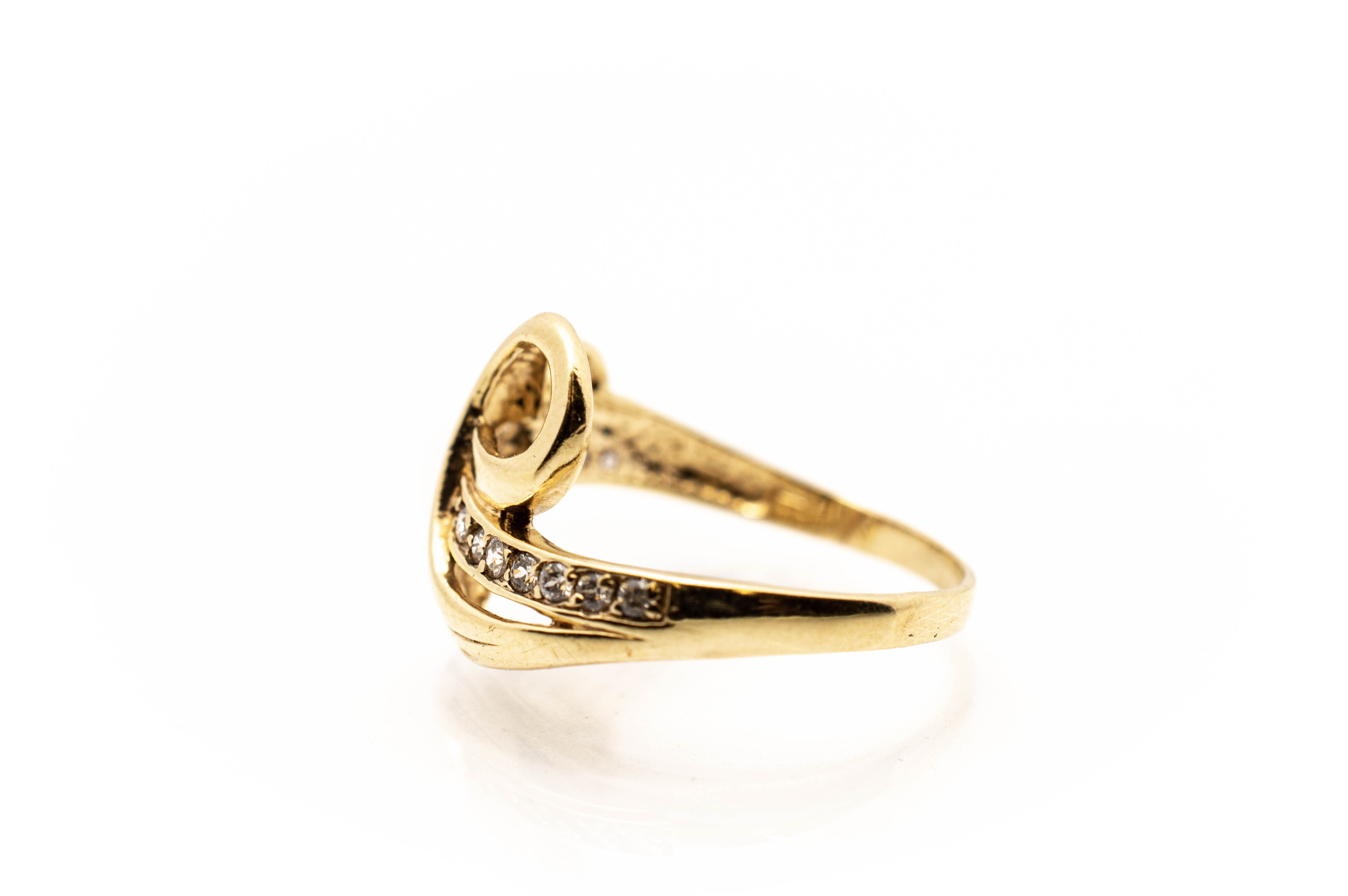 Zlatý prsten se zirkony, vel. 53,5