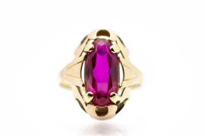 Zlatý prsten s červeným kamenem - rubín, vel. 55