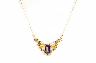 Zlatý náhrdelník s fialovým kamenem - ametyst