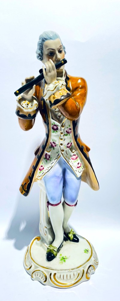 Flétnista-porcelánová soška  Royal Dux