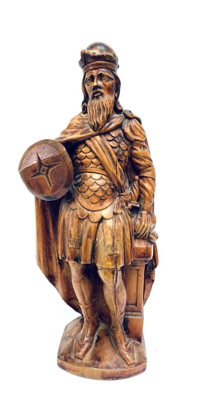 Dřevěná socha bohatýra