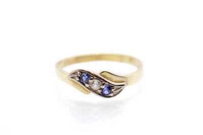 Zlatý prsten s modrými kamínky - safír a zirkony, vel. 57