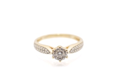 Zlatý prsten s diamanty, vel. 52