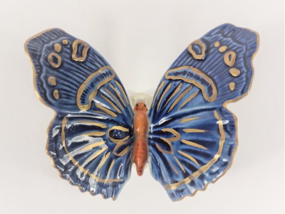 Porcelánová soška - modrý motýl
