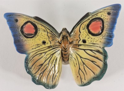 Porcelánová soška - barevný motýl s očkem