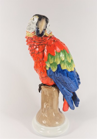 Porcelánová soška - barevný papoušek