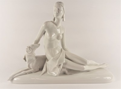 Porcelánová soška art deco - žena a pes