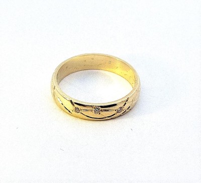 Zlatý prsten s diamanty, vel. 52