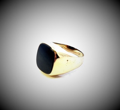 Zlatý pánský prsten s onyxem,  vel. 60