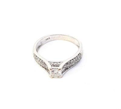 Prsten z bílého zlata s diamanty, vel. 55