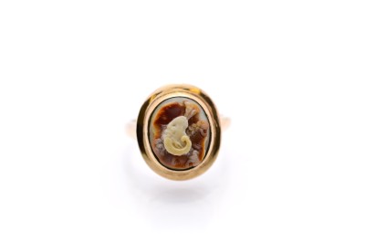Zlatý prsten s kamejí, vel. 54