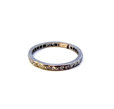 Platinový prsten s diamanty, vel. 54