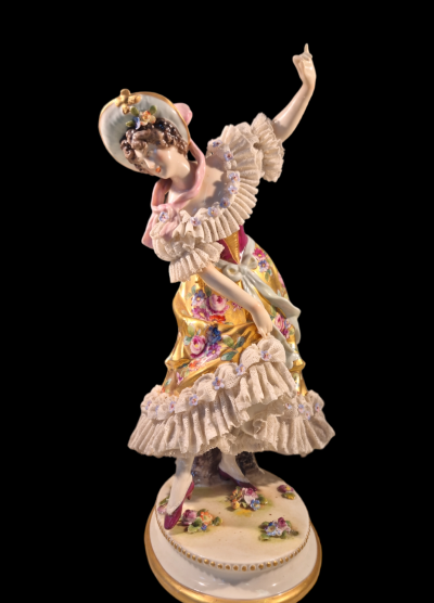 Porcelánová soška - tanečnice s tylovou sukýnkou