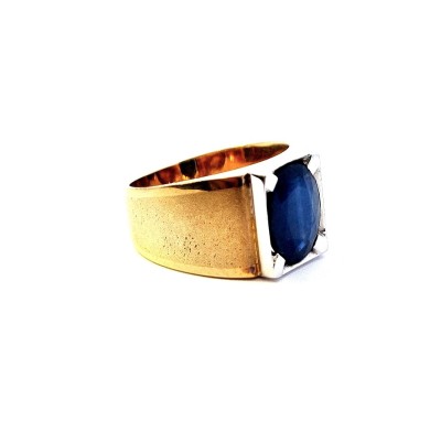 Zlatý prsten se safírem, vel. 64